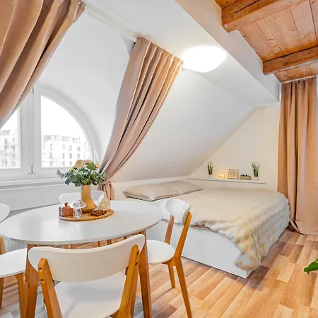 Karlsbad Apartments Apartamento