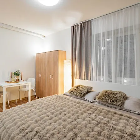 Karlsbad Apartments Apartamento *