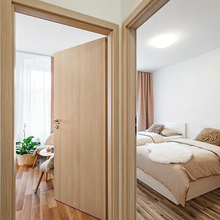 Karlsbad Apartments Apartamento *
