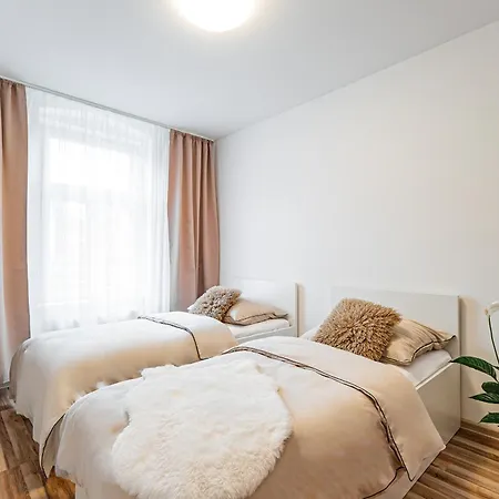 Karlsbad Apartments Apartament *