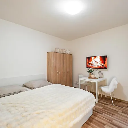 Karlsbad Apartments *