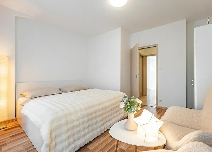 Karlsbad Apartments * קרלובי וארי