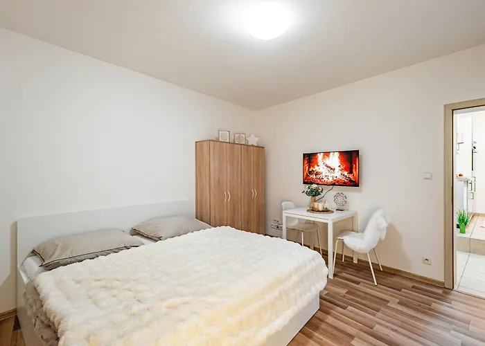 Karlsbad Apartments *